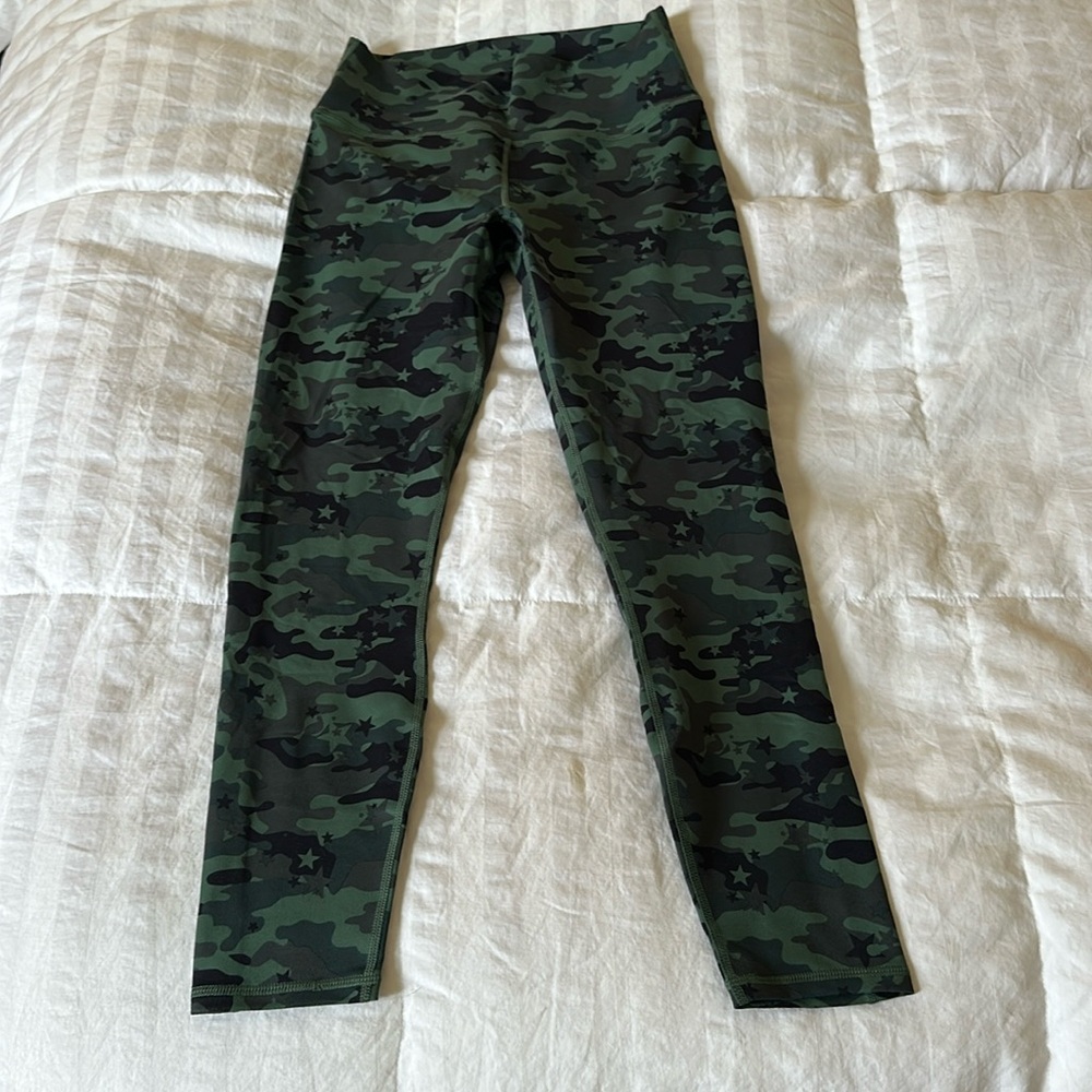 Fabletics Power Hold Green And Black Camo  Leggings 7/8 length size Small